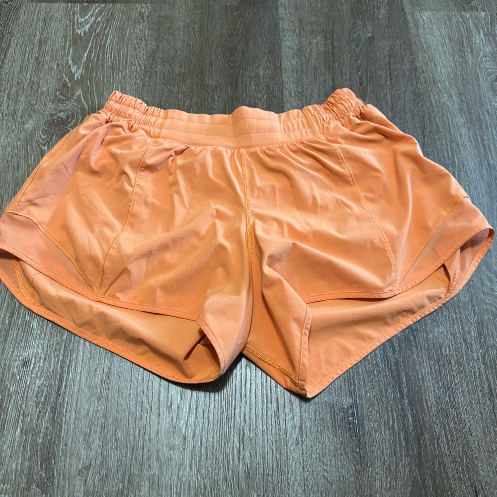 Lululemon Hotty Hot Low-Rise Lined Short 4" - Picture 4 of 7